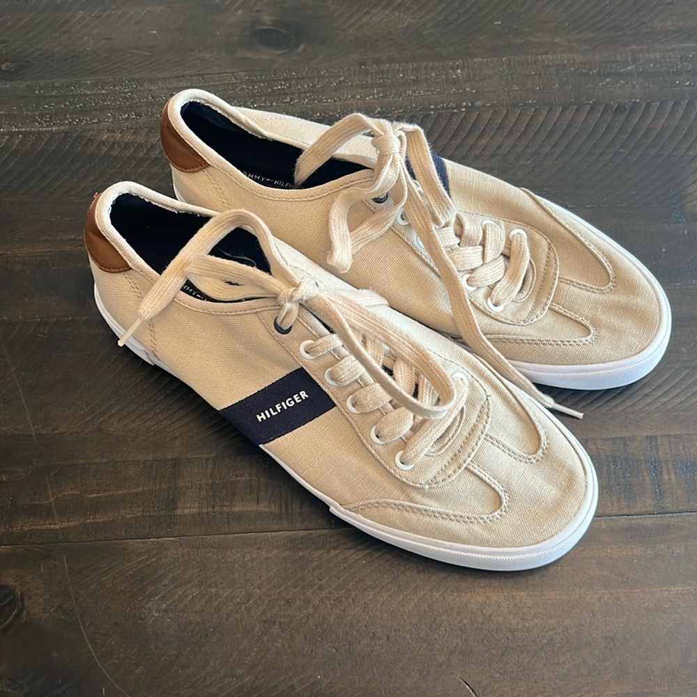 Sz 11 Tommy Hilfiger Pandora tan canvas lace up athletic tennis shoes
